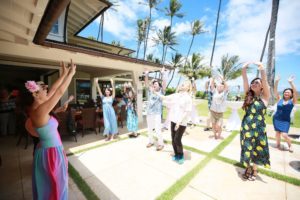 Hawaii_wedding_hulashow_teaching